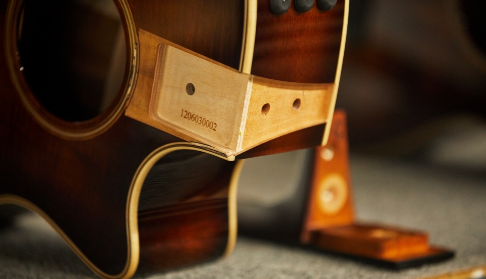 taylor-features-necks-micro-adjustability